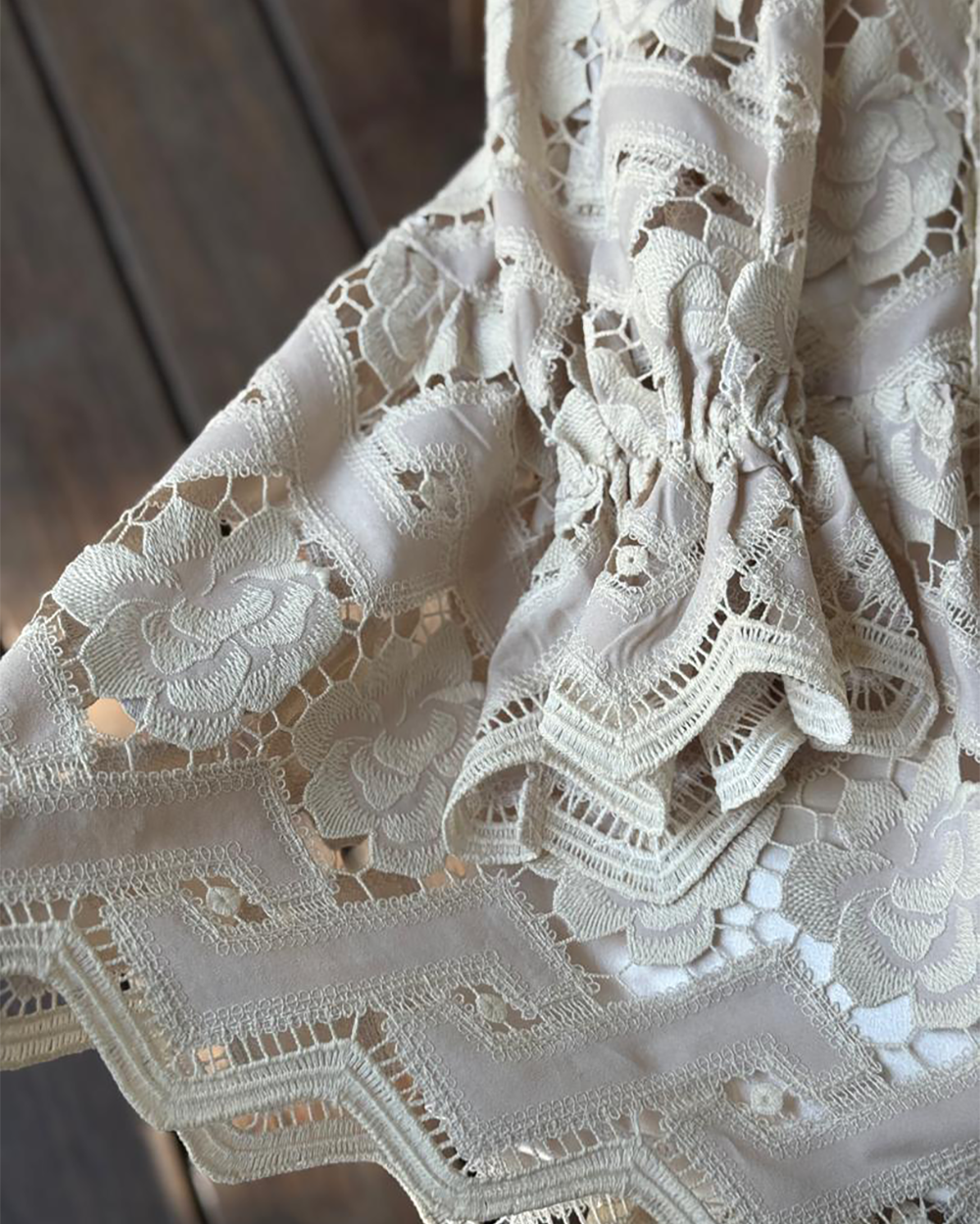 پیراهن دانتل کرم شیری