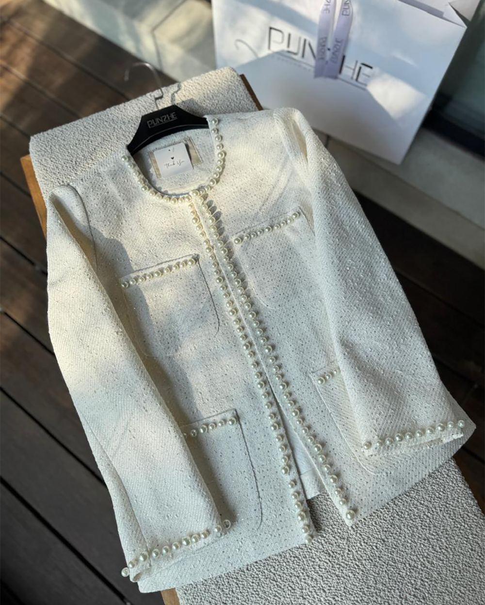 کت شنل سفید تک