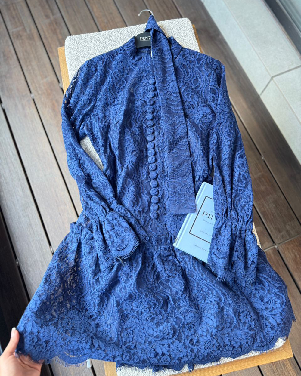 پیراهن دانتل ابی شنتیه