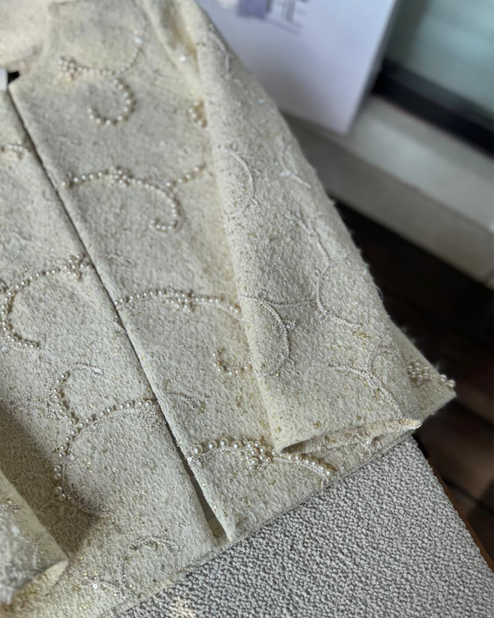 کت شنل سفید تک