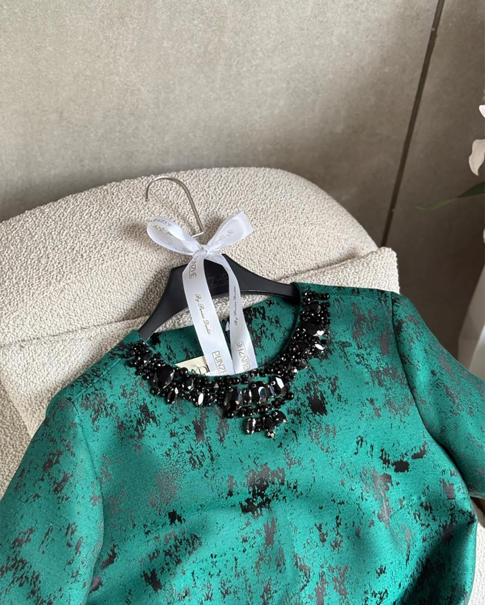 پیراهن شنل یقه سنگ سبز